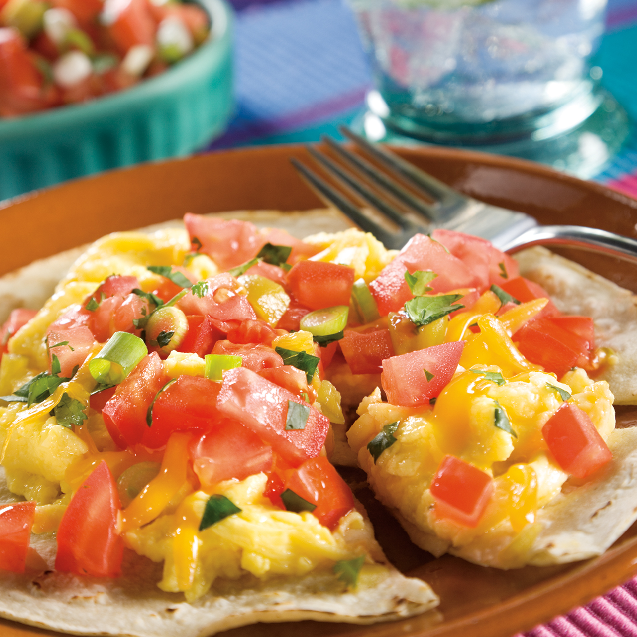 https://calfreshhealthyliving.cdph.ca.gov/en/PublishingImages/Recipies/Huevos%20Rancheros%20with%20Salsa.jpg